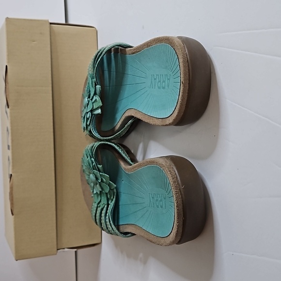 Array Maui Slide with Flower sz 7.5m Turquoise NIB - Picture 5 of 9